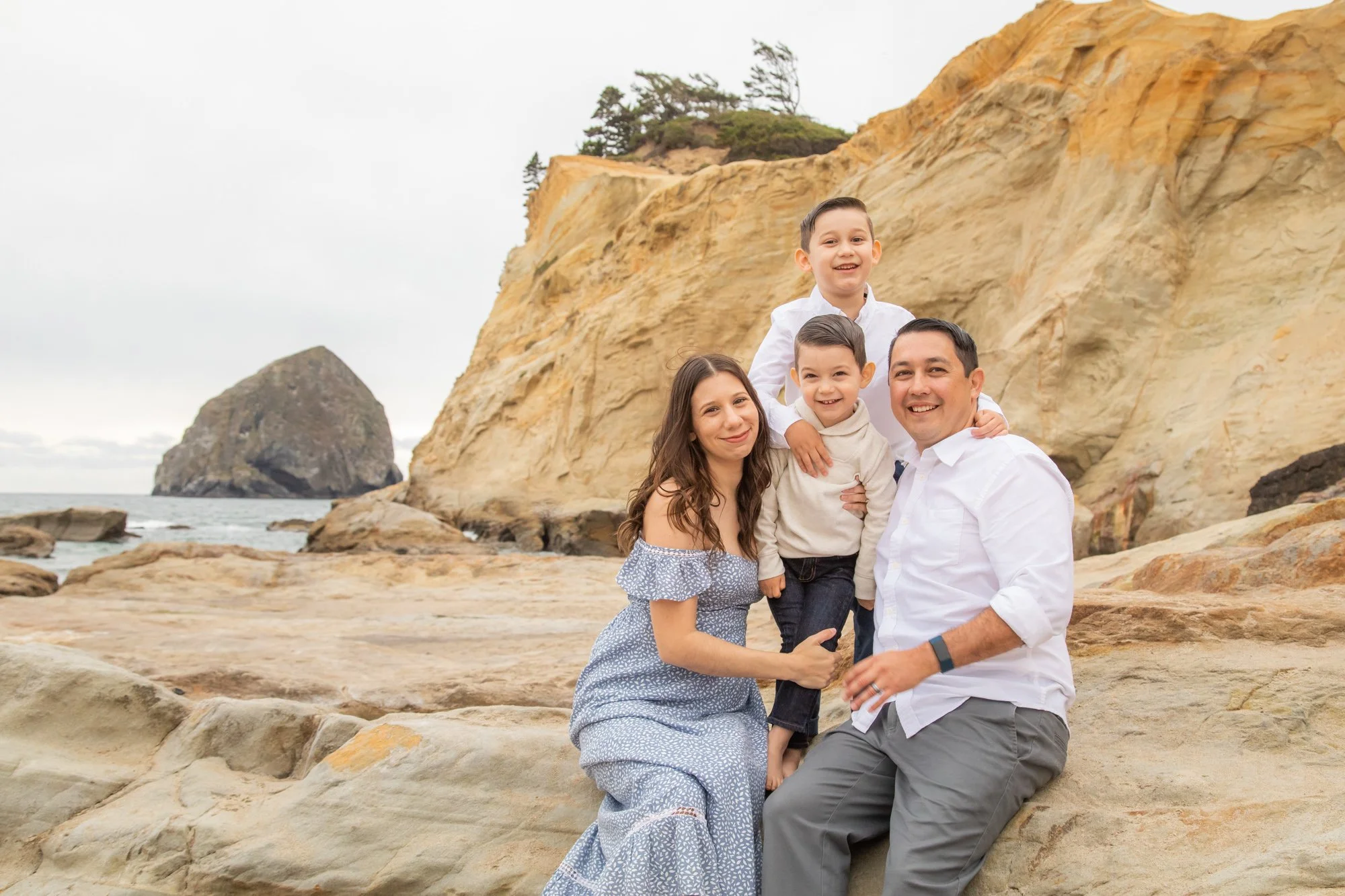 PacificCity-FamilyPhotographer-OregonCoast-DanRice21-018.jpg
