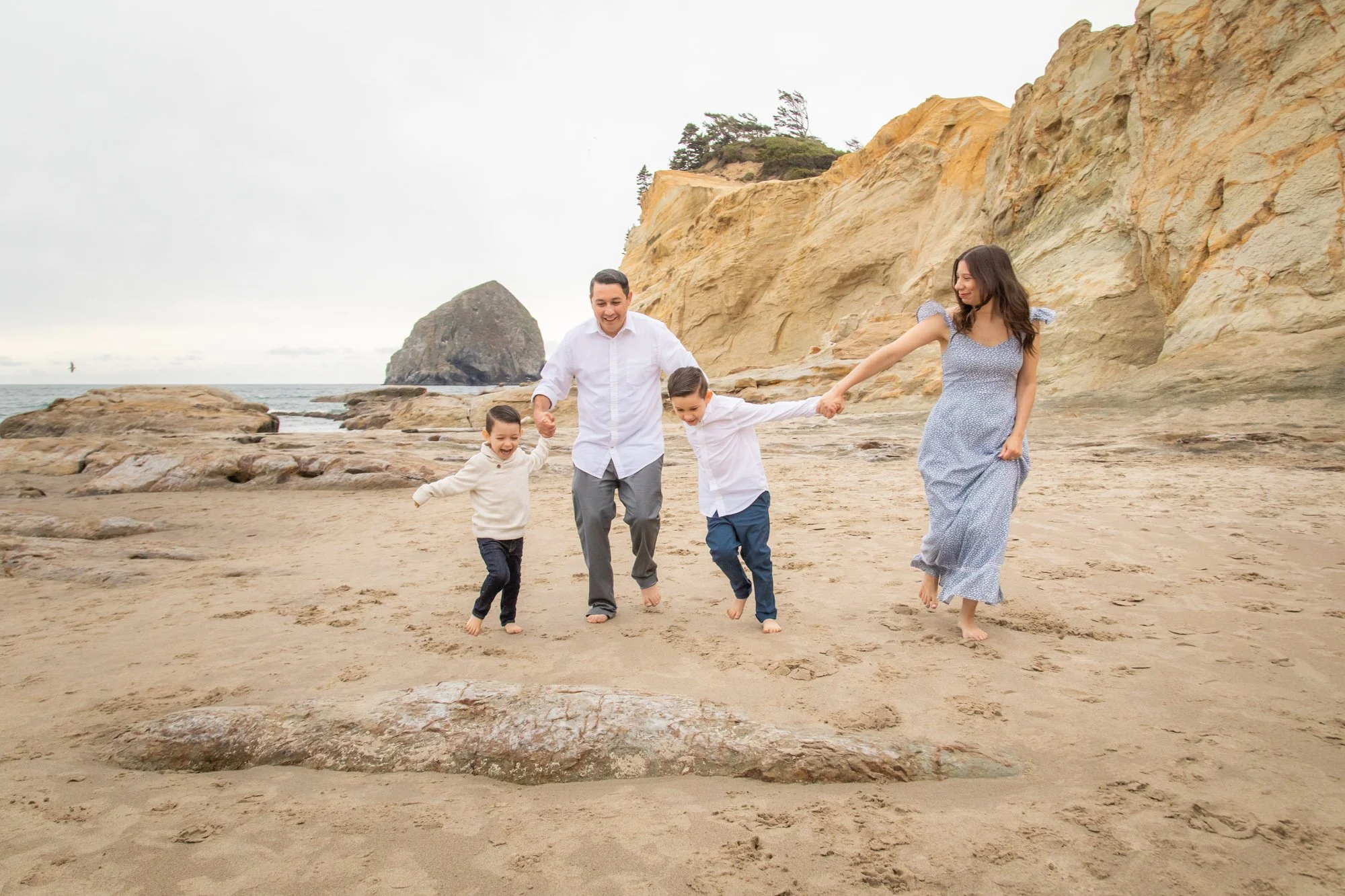 PacificCity-FamilyPhotographer-OregonCoast-DanRice21-023.jpg