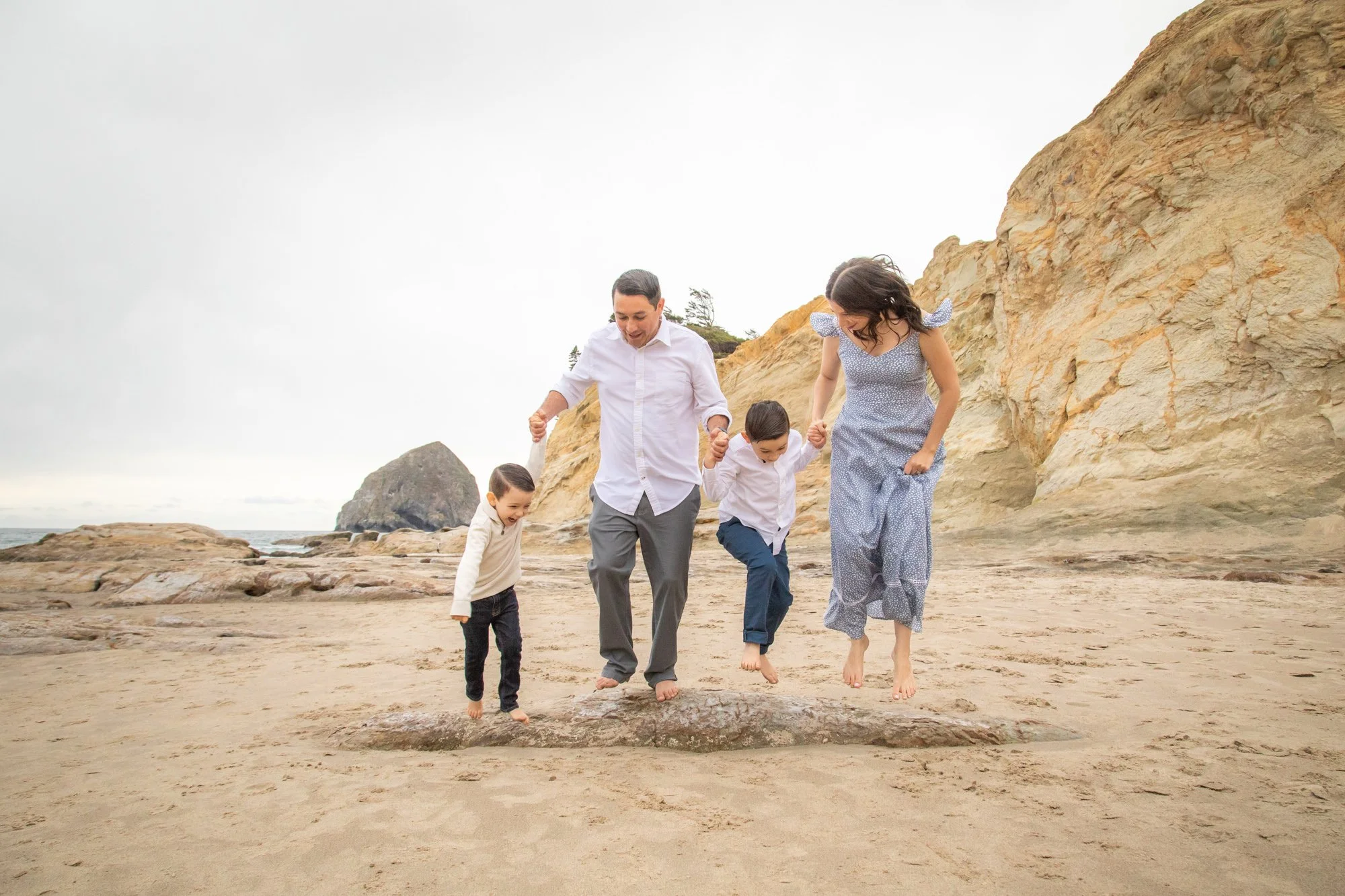PacificCity-FamilyPhotographer-OregonCoast-DanRice21-024.jpg