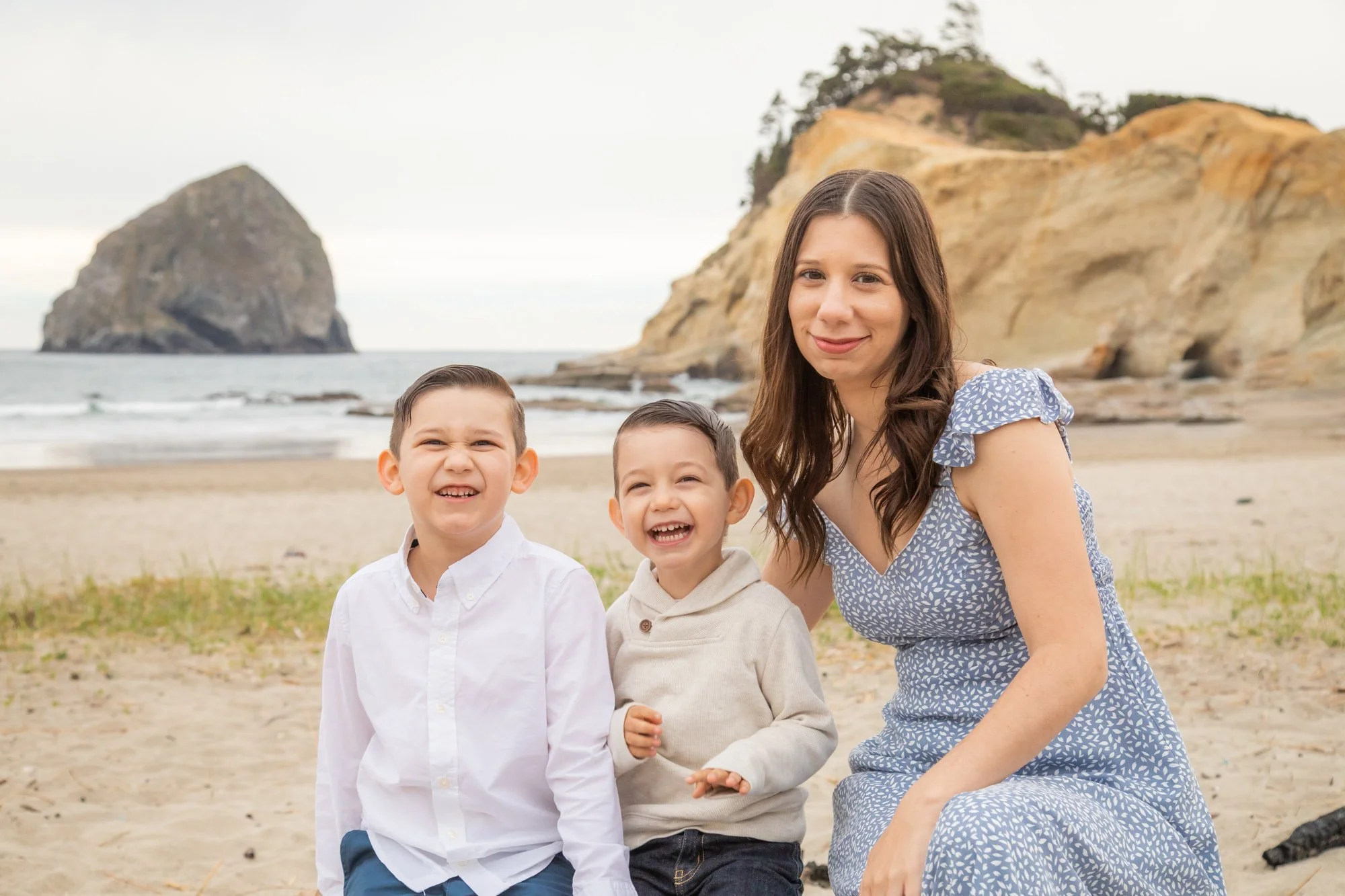 PacificCity-FamilyPhotographer-OregonCoast-DanRice21-035.jpg