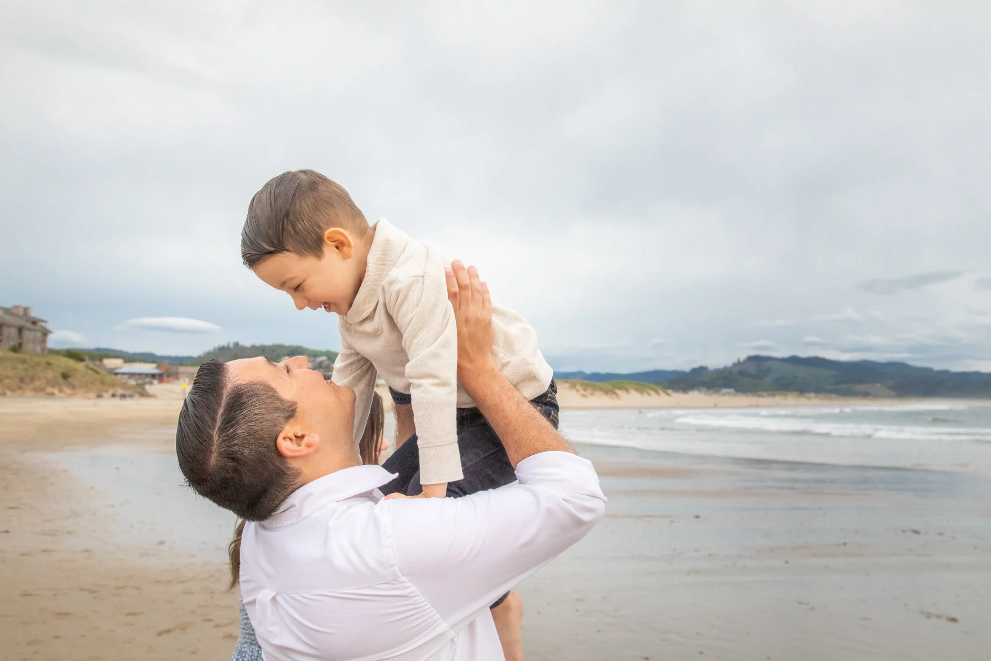 PacificCity-FamilyPhotographer-OregonCoast-DanRice21-039.jpg
