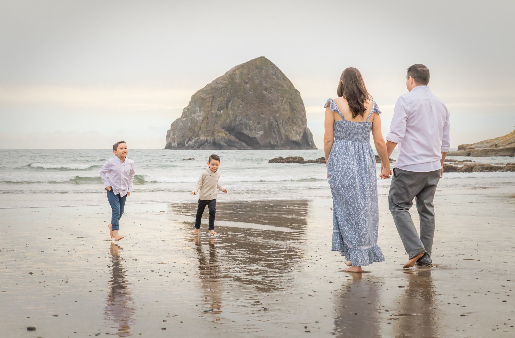 PacificCity-FamilyPhotographer-OregonCoast-DanRice21-042.jpg