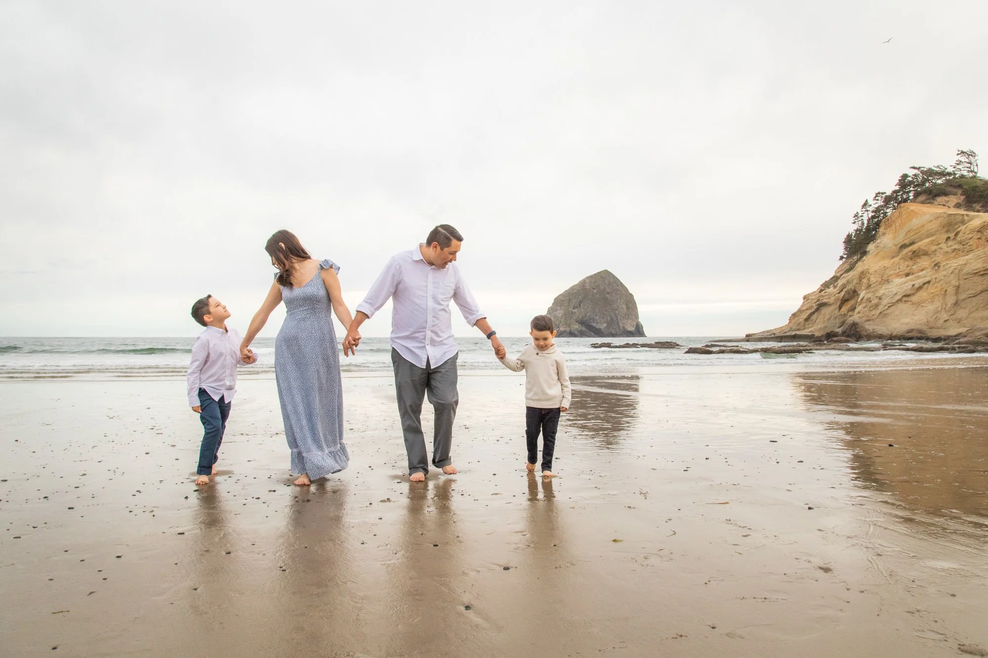 PacificCity-FamilyPhotographer-OregonCoast-DanRice21-043.jpg