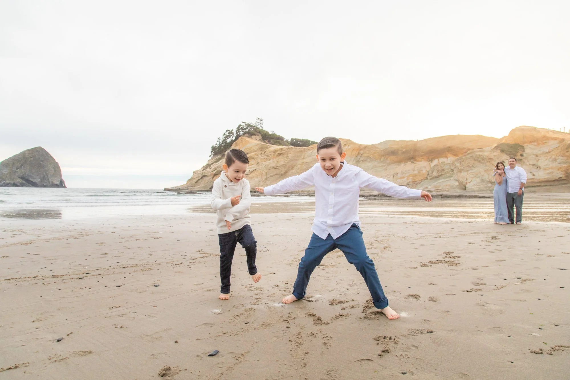 PacificCity-FamilyPhotographer-OregonCoast-DanRice21-045.jpg