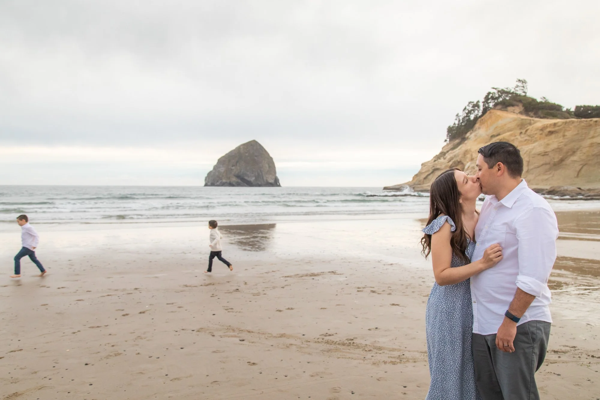 PacificCity-FamilyPhotographer-OregonCoast-DanRice21-048.jpg