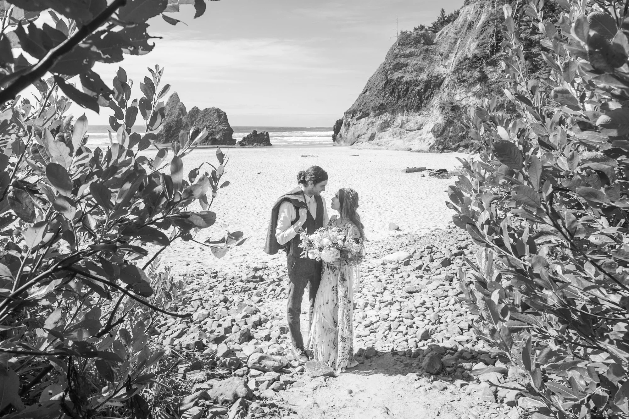 OregonCoast-Elopement-Photographer-Arcadia-DanRice21-047.jpg