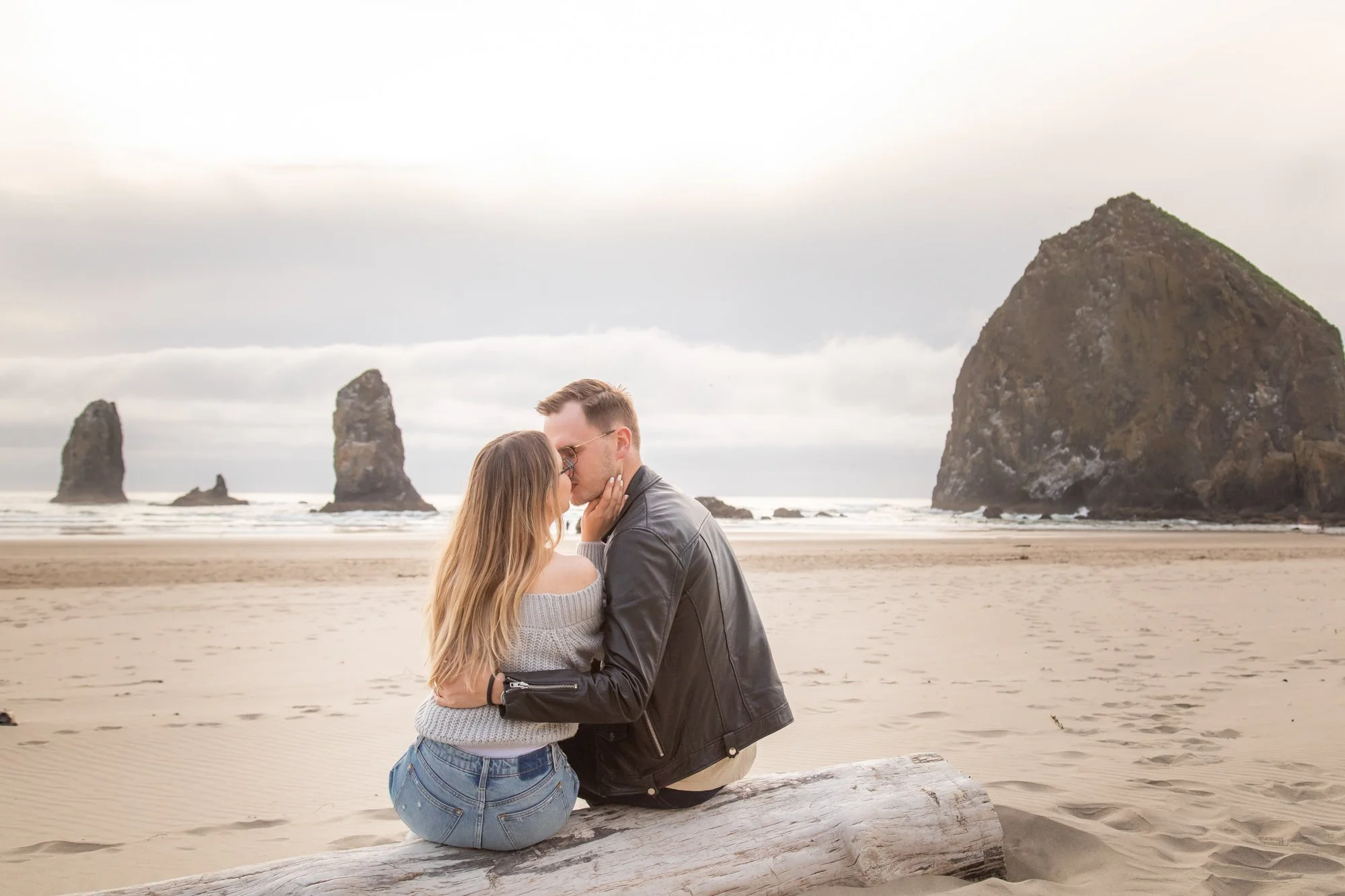 AnniversaryPhotography-EcolaStatePark-Haystack Rock-CannonBeach-DanRice-21-027.jpg