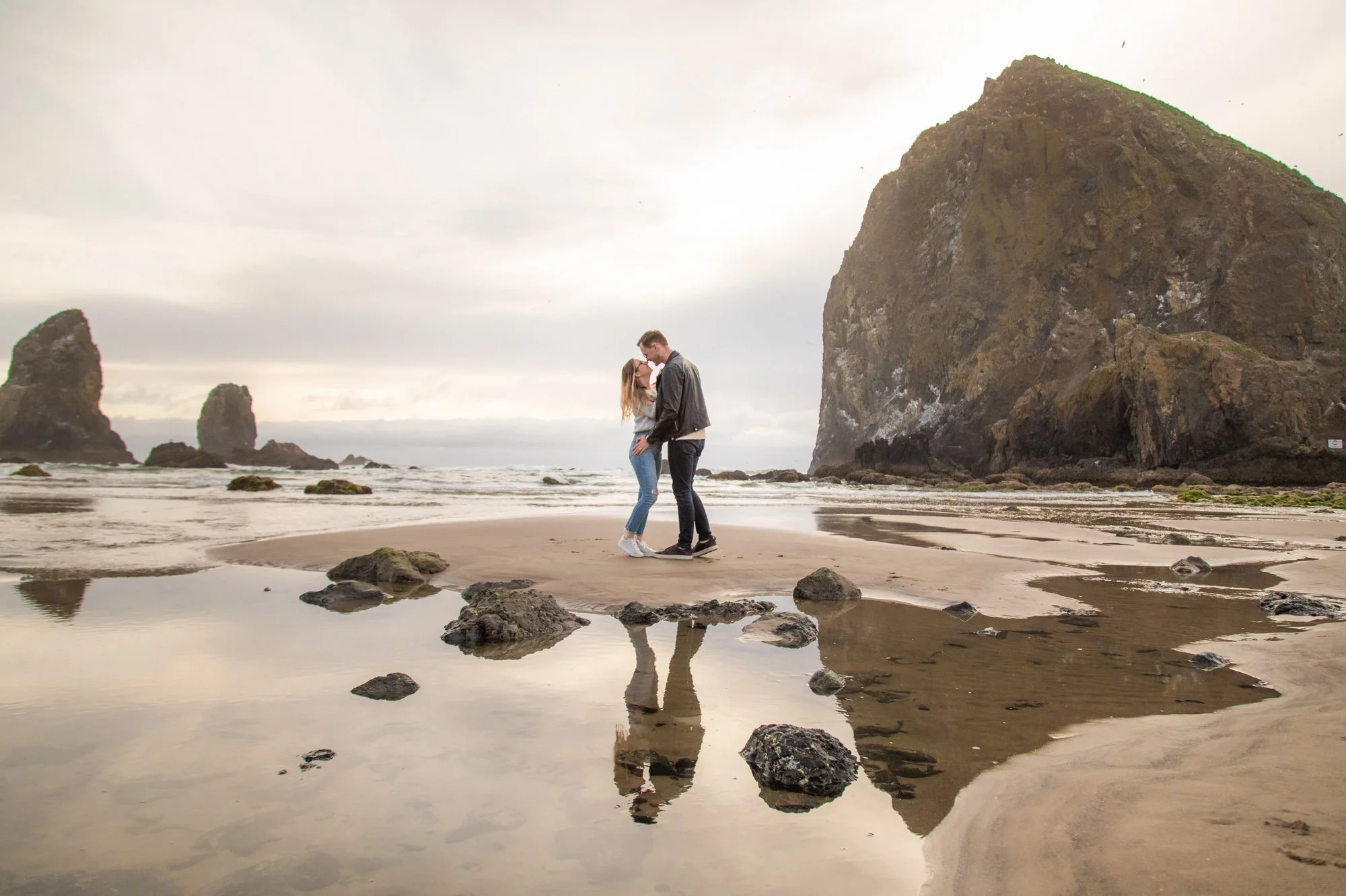 AnniversaryPhotography-EcolaStatePark-Haystack Rock-CannonBeach-DanRice-21-033.jpg