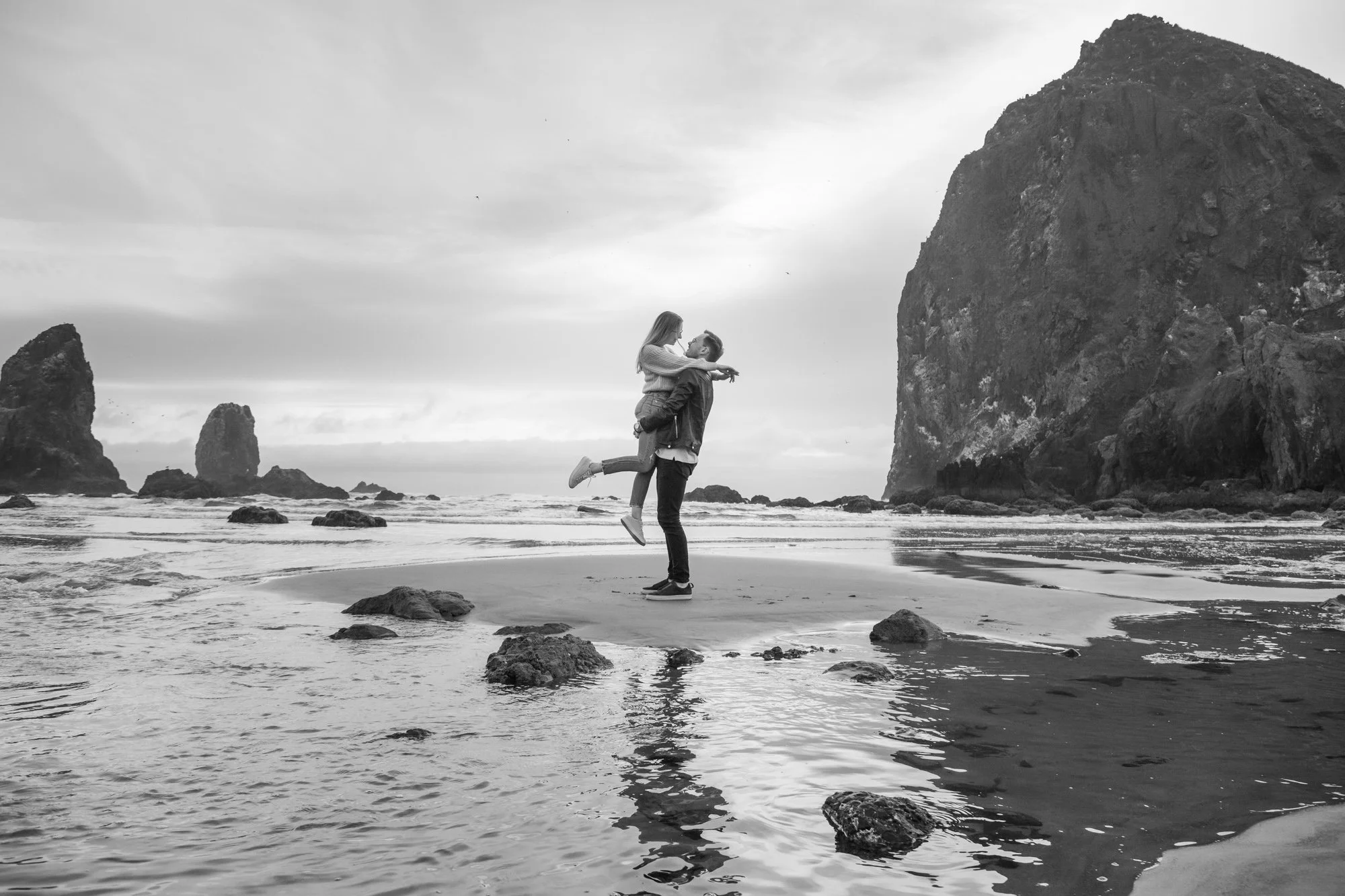 AnniversaryPhotography-EcolaStatePark-Haystack Rock-CannonBeach-DanRice-21-034.jpg