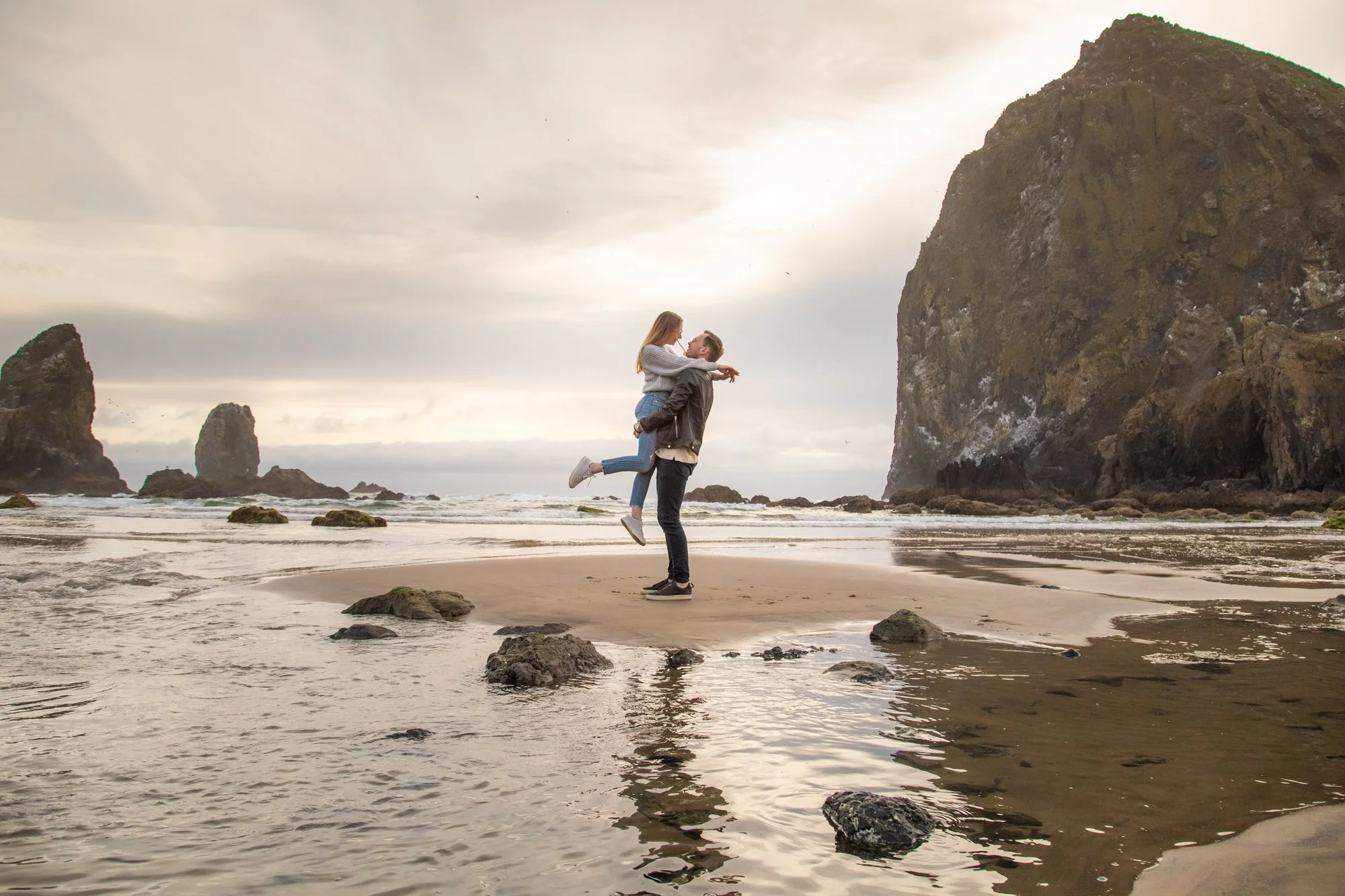 AnniversaryPhotography-EcolaStatePark-Haystack Rock-CannonBeach-DanRice-21-035.jpg