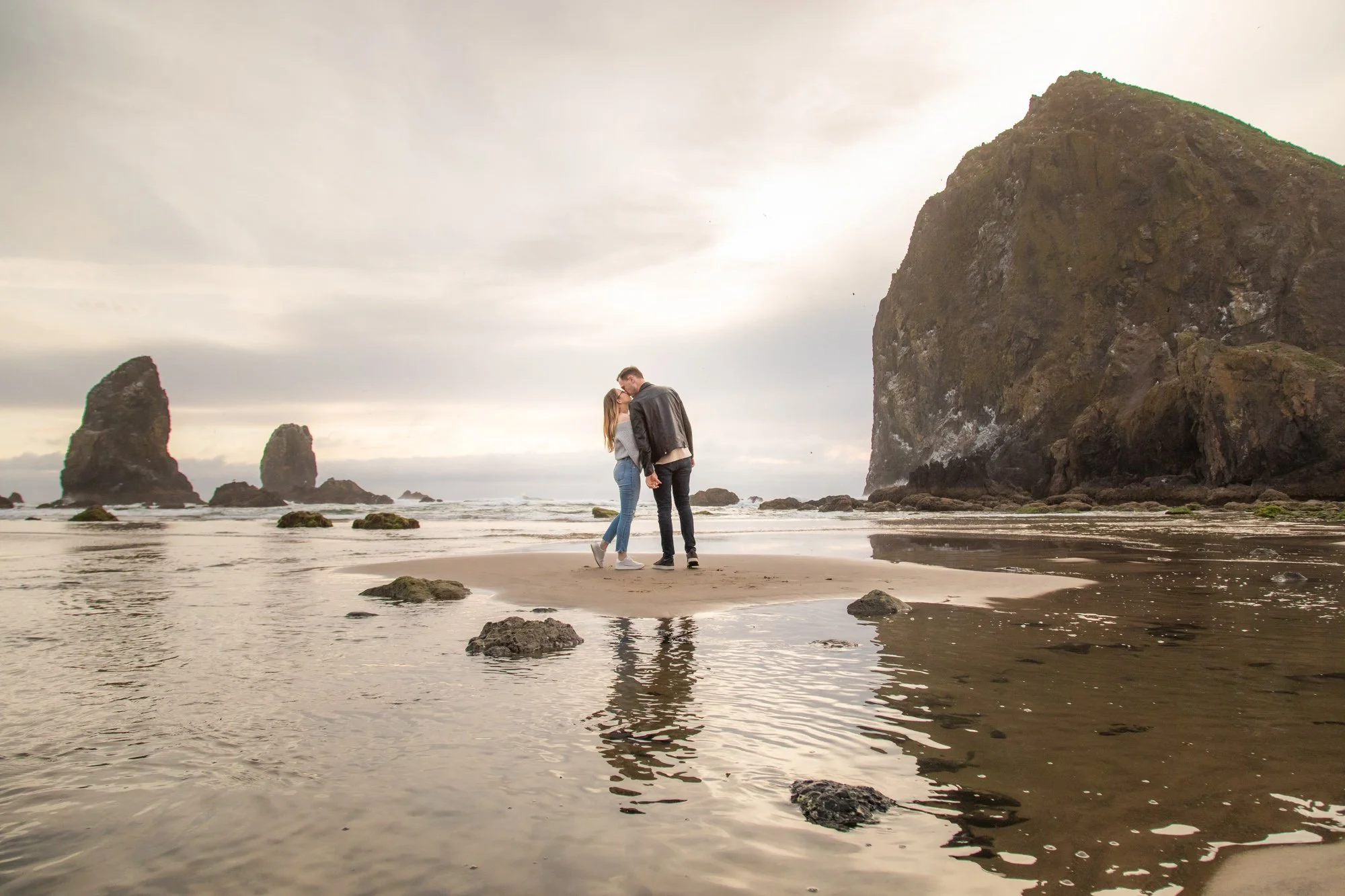 AnniversaryPhotography-EcolaStatePark-Haystack Rock-CannonBeach-DanRice-21-037.jpg