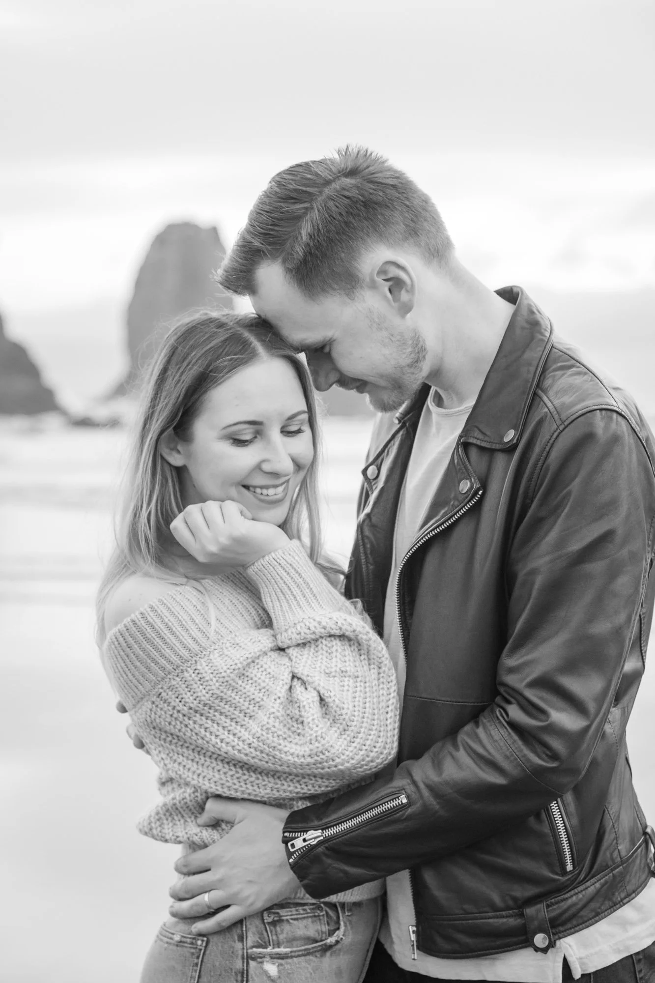 AnniversaryPhotography-EcolaStatePark-Haystack Rock-CannonBeach-DanRice-21-045.jpg