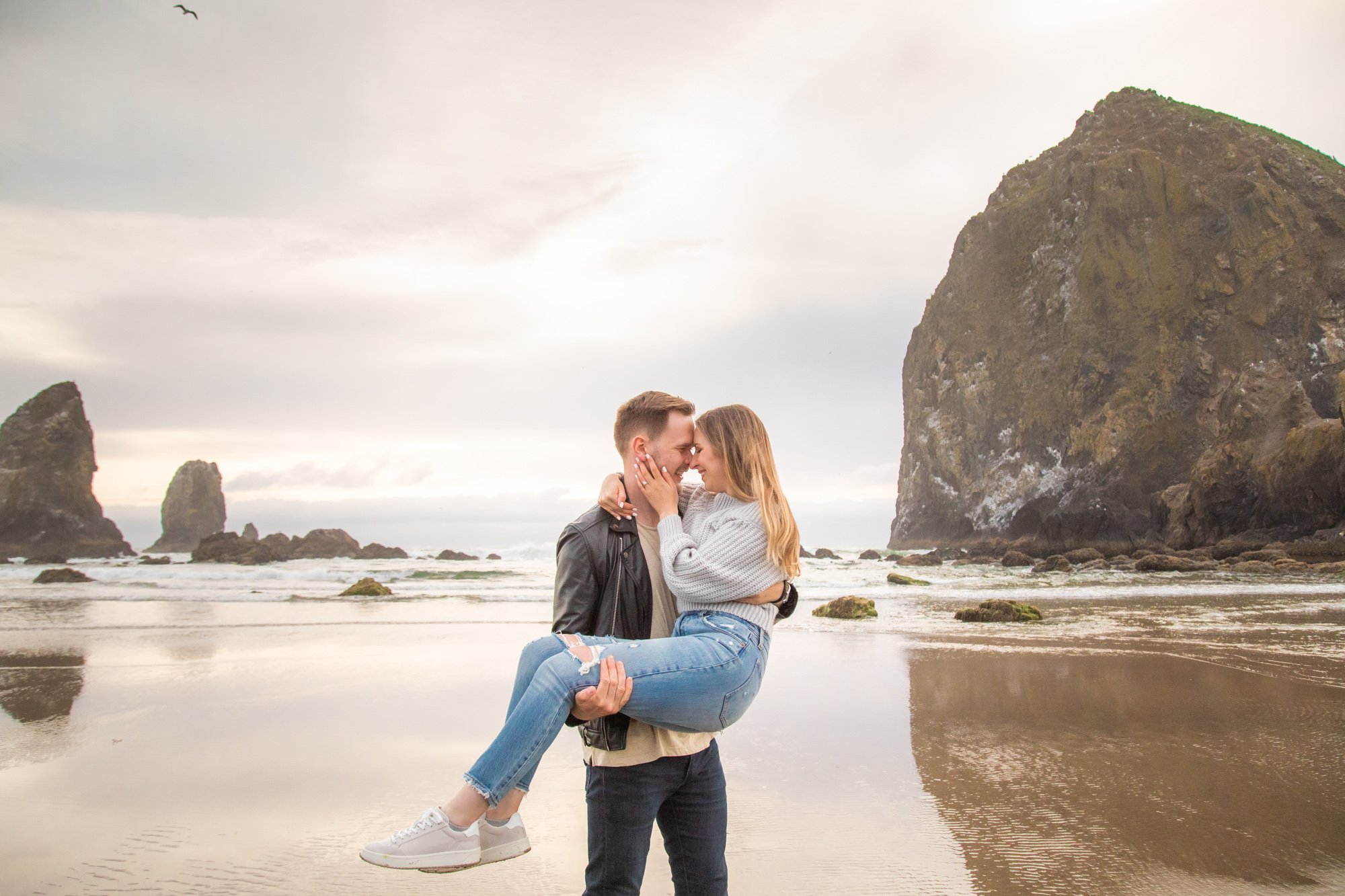 AnniversaryPhotography-EcolaStatePark-Haystack Rock-CannonBeach-DanRice-21-050.jpg