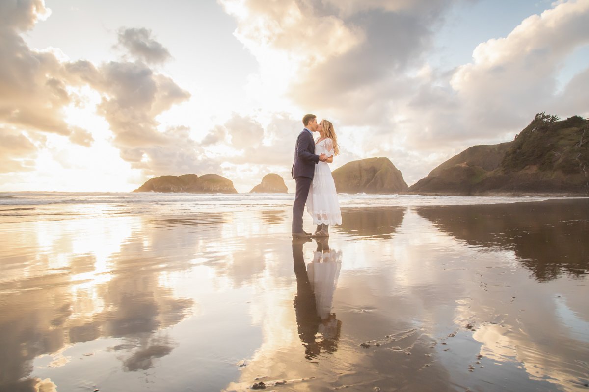 OregonCoast-CannonBeach-Elopement-Wedding-Photographer-DanRice-21-002.jpg