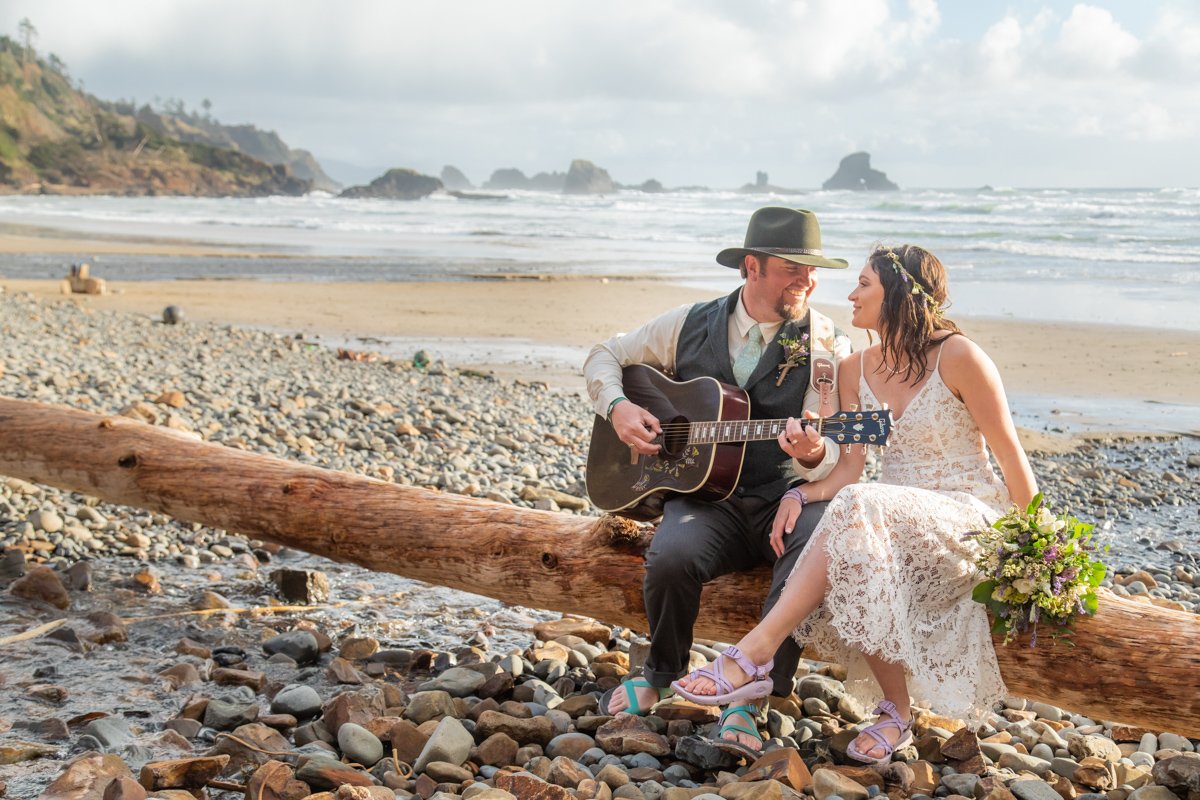 OregonCoast-CannonBeach-Elopement-Wedding-Photographer-DanRice-21-003.jpg