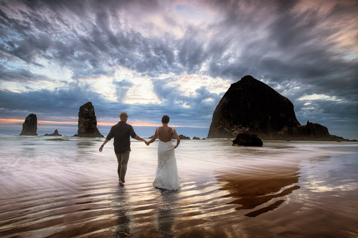 OregonCoast-CannonBeach-Elopement-Wedding-Photographer-DanRice-21-017.jpg