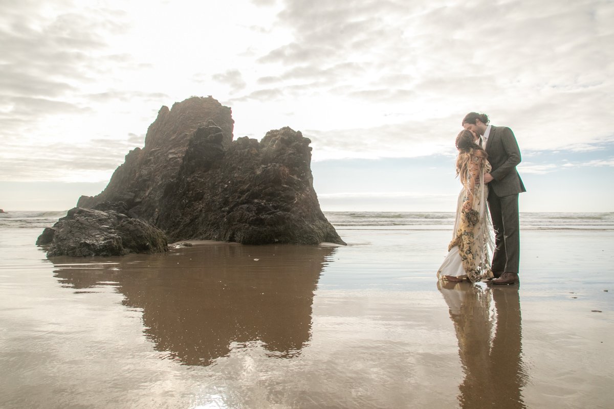 OregonCoast-CannonBeach-Elopement-Wedding-Photographer-DanRice-21-019.jpg