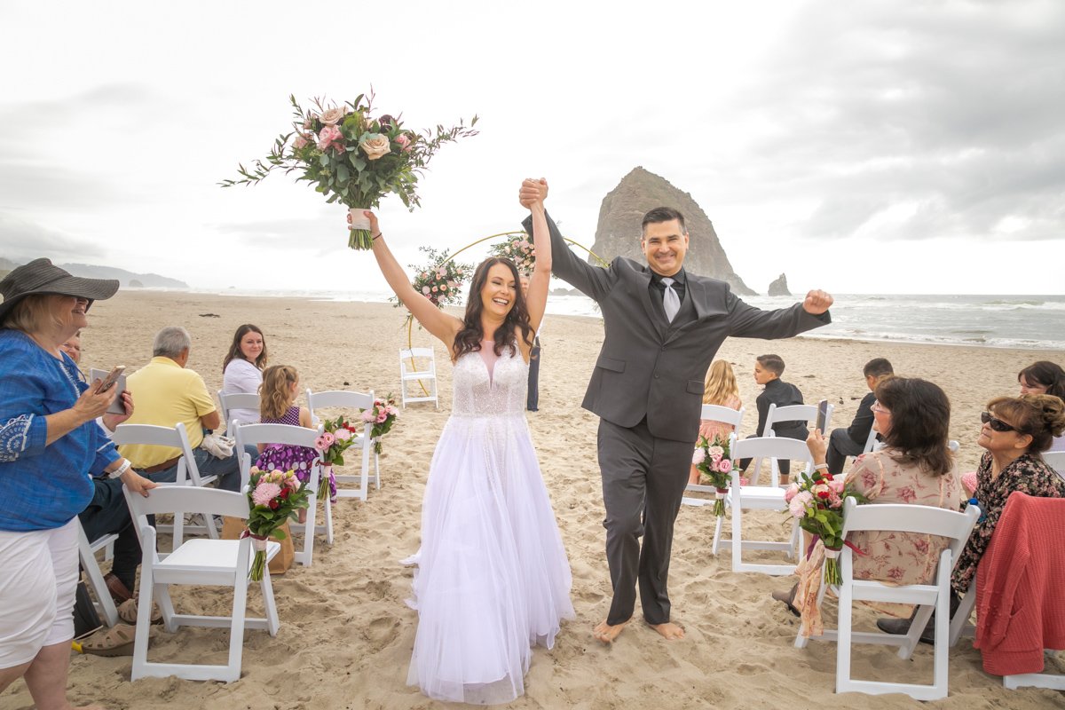 OregonCoast-CannonBeach-Elopement-Wedding-Photographer-DanRice-21-021.jpg