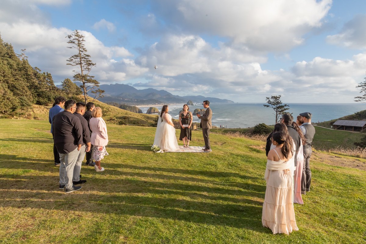 OregonCoast-CannonBeach-Elopement-Wedding-Photographer-DanRice-21-025.jpg