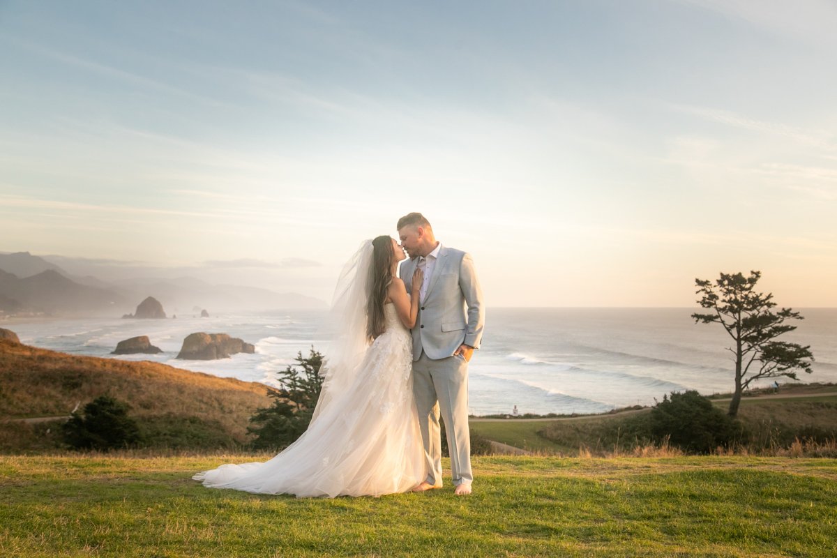 OregonCoast-CannonBeach-Elopement-Wedding-Photographer-DanRice-21-037.jpg
