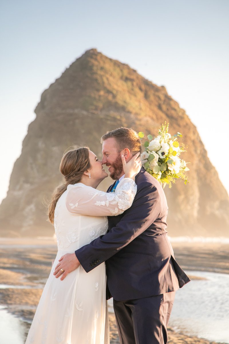 OregonCoast-CannonBeach-Elopement-Wedding-Photographer-DanRice-21-072.jpg