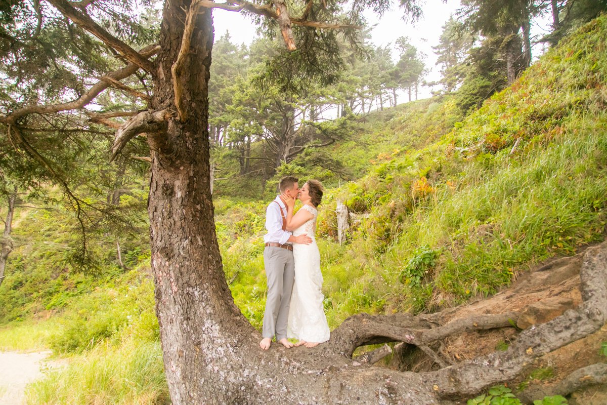 OregonCoast-CannonBeach-Elopement-Wedding-Photographer-DanRice-21-039.jpg