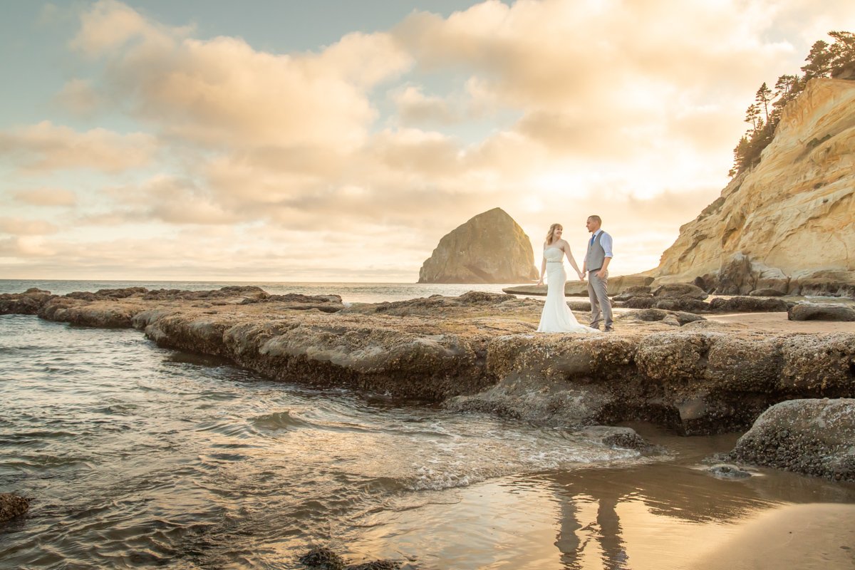 OregonCoast-CannonBeach-Elopement-Wedding-Photographer-DanRice-21-101.jpg