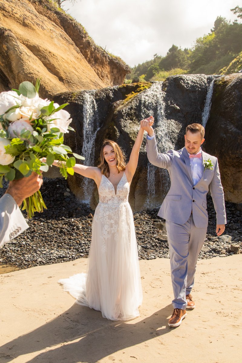 OregonCoast-CannonBeach-Elopement-Wedding-Photographer-DanRice-21-045.jpg