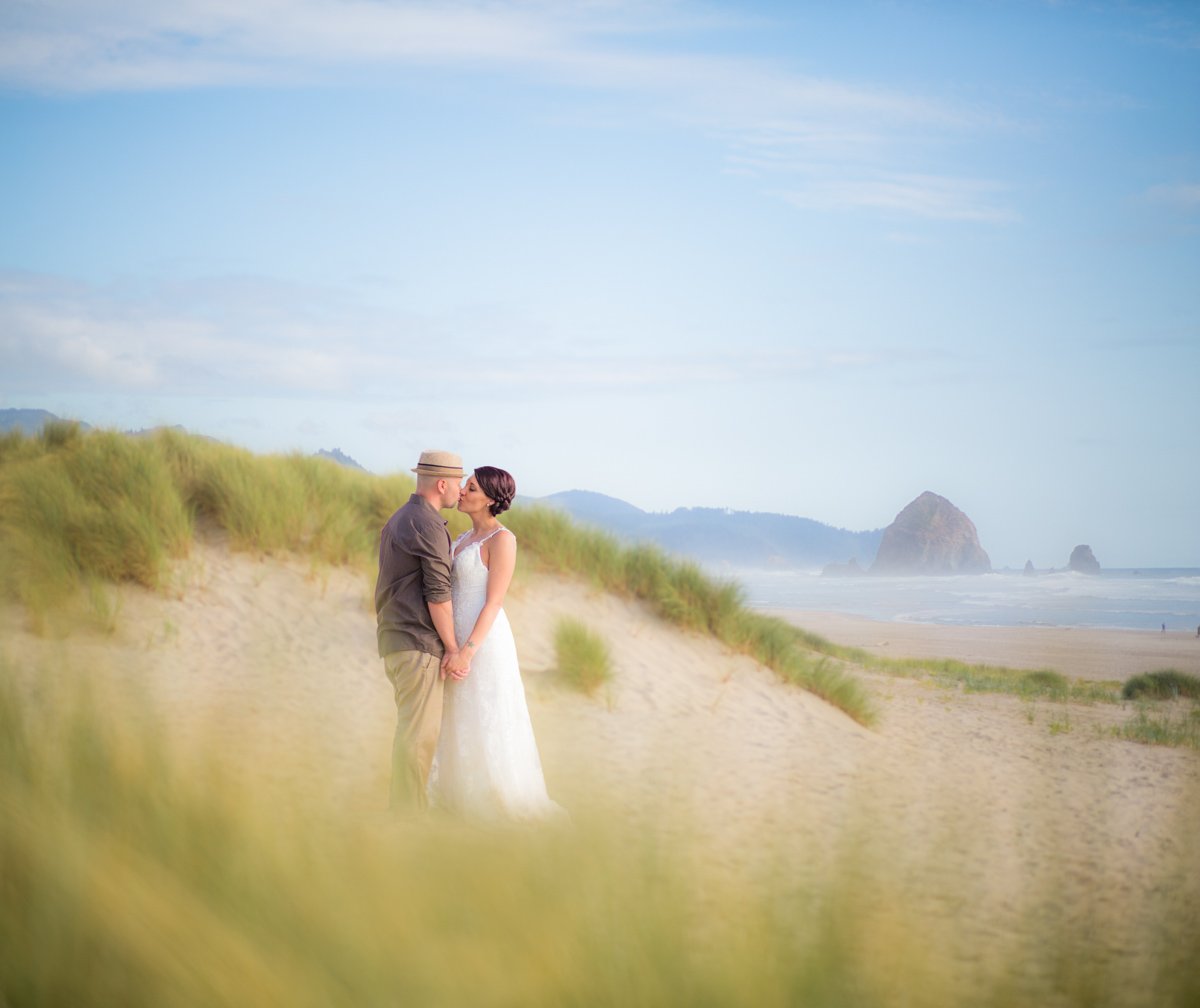 OregonCoast-CannonBeach-Elopement-Wedding-Photographer-DanRice-21-062.jpg