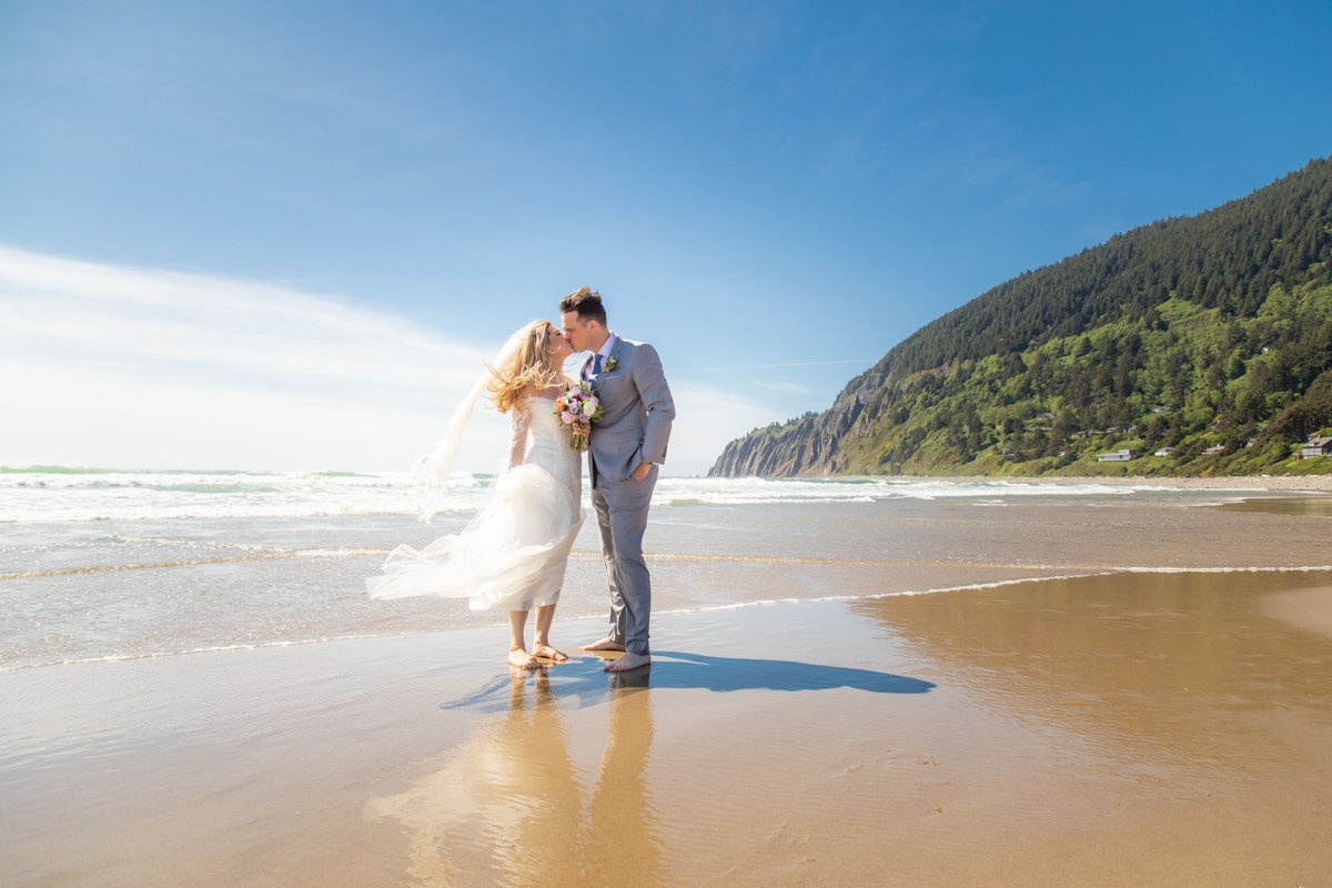 OregonCoast-CannonBeach-Elopement-Wedding-Photographer-DanRice-21-359.jpg