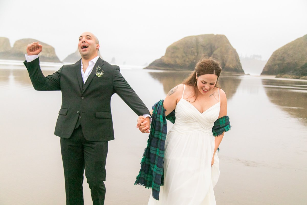 OregonCoast-CannonBeach-Elopement-Wedding-Photographer-DanRice-21-067.jpg