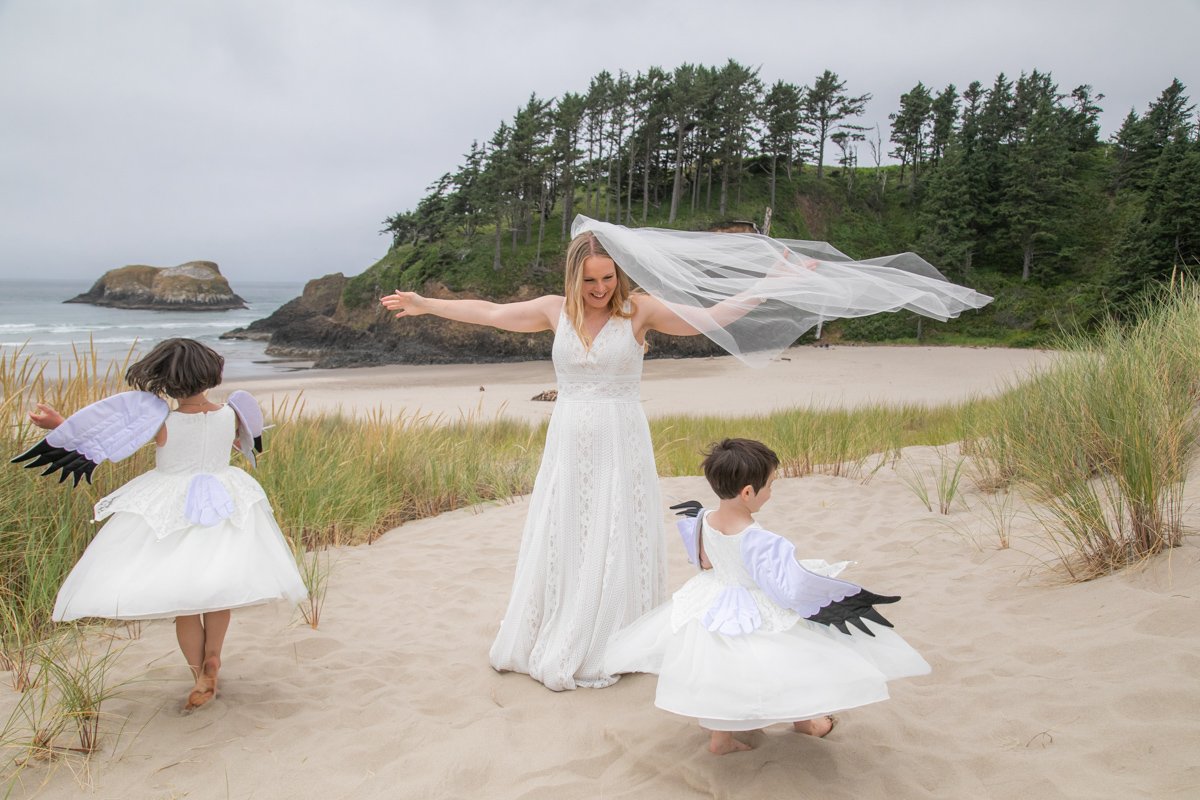 OregonCoast-CannonBeach-Elopement-Wedding-Photographer-DanRice-21-417.jpg