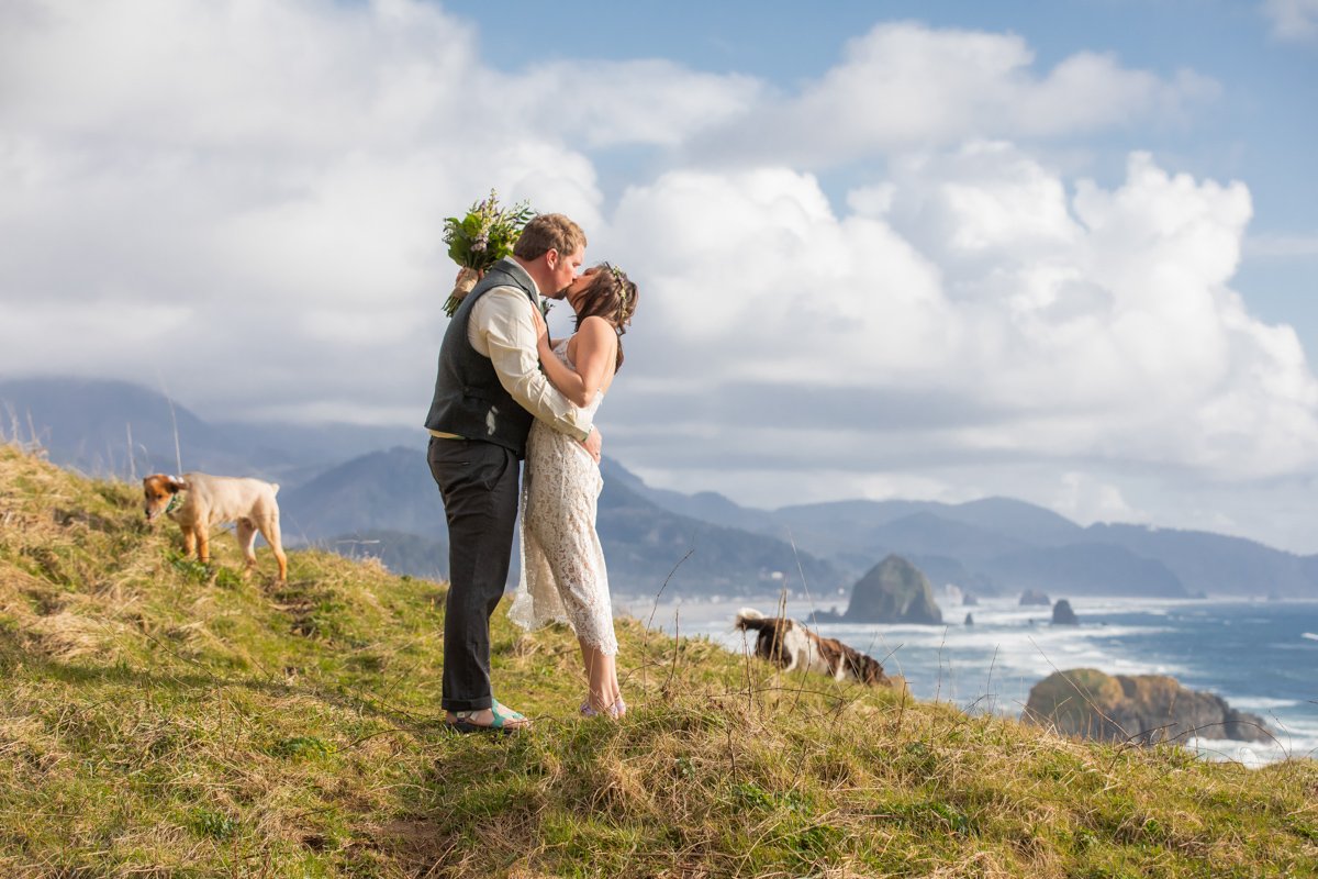 OregonCoast-CannonBeach-Elopement-Wedding-Photographer-DanRice-21-150.jpg