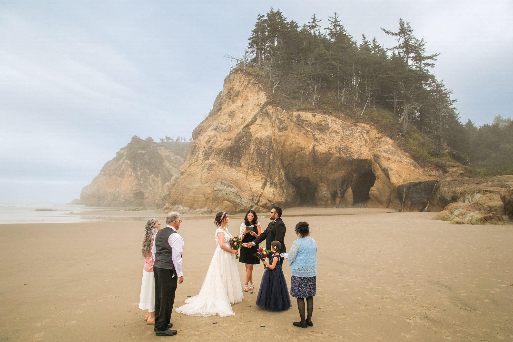OregonCoast-CannonBeach-Elopement-Wedding-Photographer-DanRice23-013.jpg