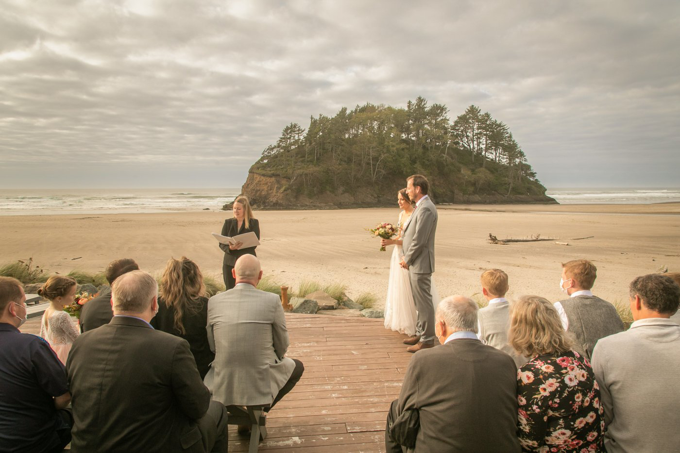 Small wedding ceremony on the Oregon Coast with close family and friends