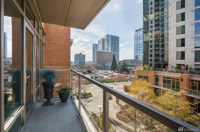 Fully Furnished Luxury Condo Downtown Bellevue