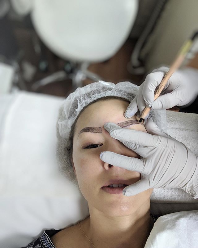 Taking the time to pre-draw makes all the difference. Happy Friday! ✨
.
.
.
#skintuitions #microblading #phibrows #phibrowartist #phibrowacademy #makeup #iwokeuplikethis #bayareaesthetician #followedmyintuition #girlboss #friyay