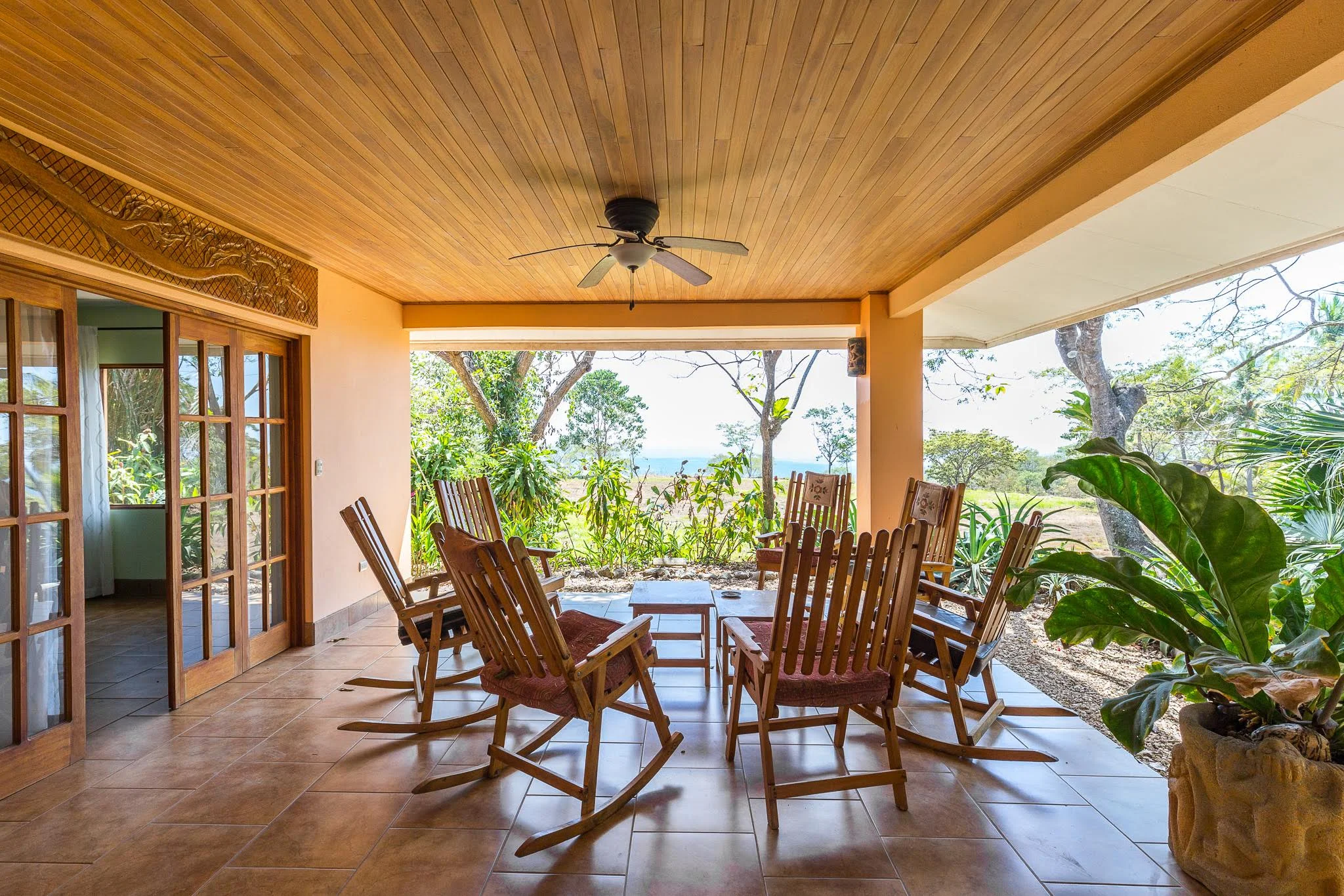 A gentle breeze and the sound of the ocean accompany you in this gathering spot.