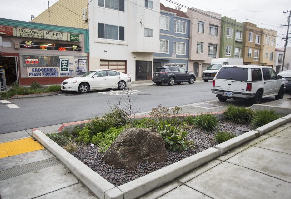 corner bulbout with bioretention and permeable pavement