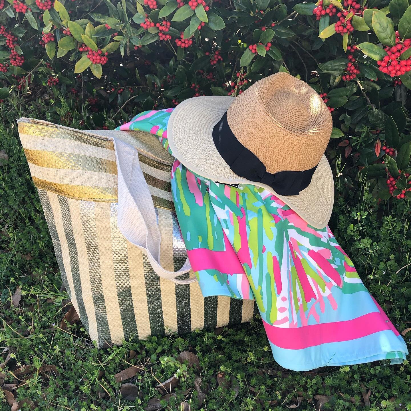 Put a little &ldquo;Zing&rdquo; into your Spring🌞
Beach Hats
Beach Totes 
Beach Cooler Bags
Beach Beaded Earrings 
Beach Towels
🦀🦀🦀