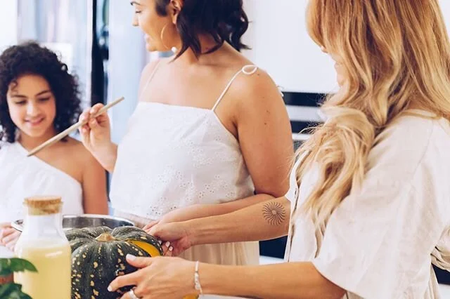 Apart from yoga-ing & massage I have the most fulfilling side gig via @thegoldenmonth 
Traditional in-home care for the modern Mama 
Including creating & cooking the most yummiest meals that are all based on TCM & Ayurvedic healing princi