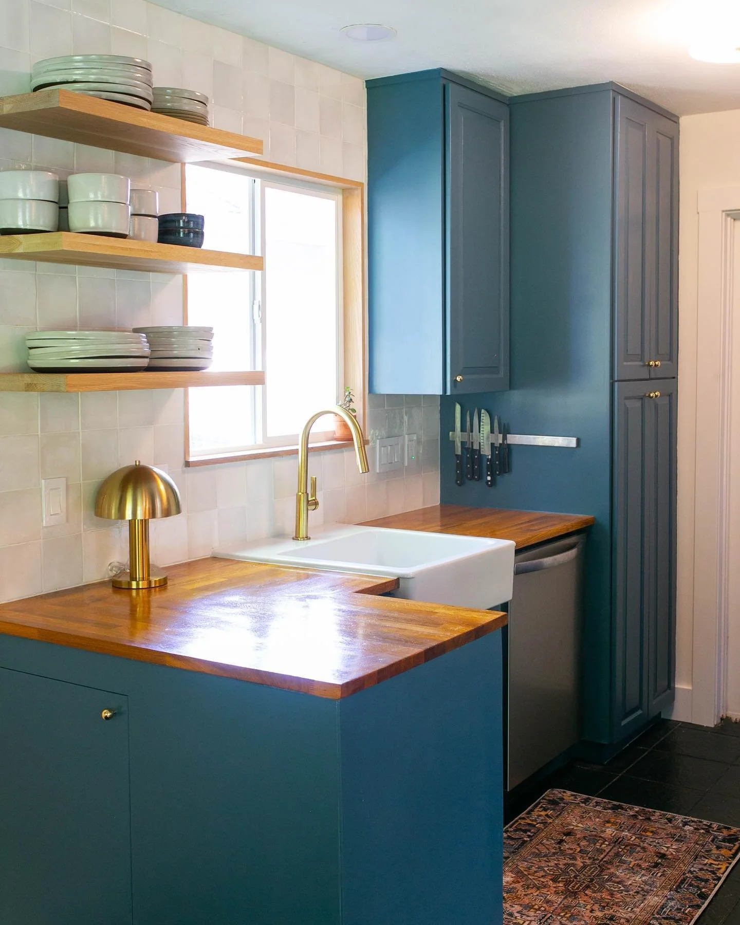 The small kitchen renovation is done (!!!) and you guys&hellip; I LOVE IT! 😍

I tend to stick towards neutrals, but I went out of my comfort zone and went bold on the cabinets. And I&rsquo;m so glad I did. What do you think? 

Swipe for the before s