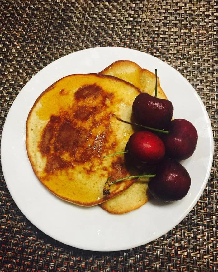  Bananas and Eggs Pancakes with Cherries