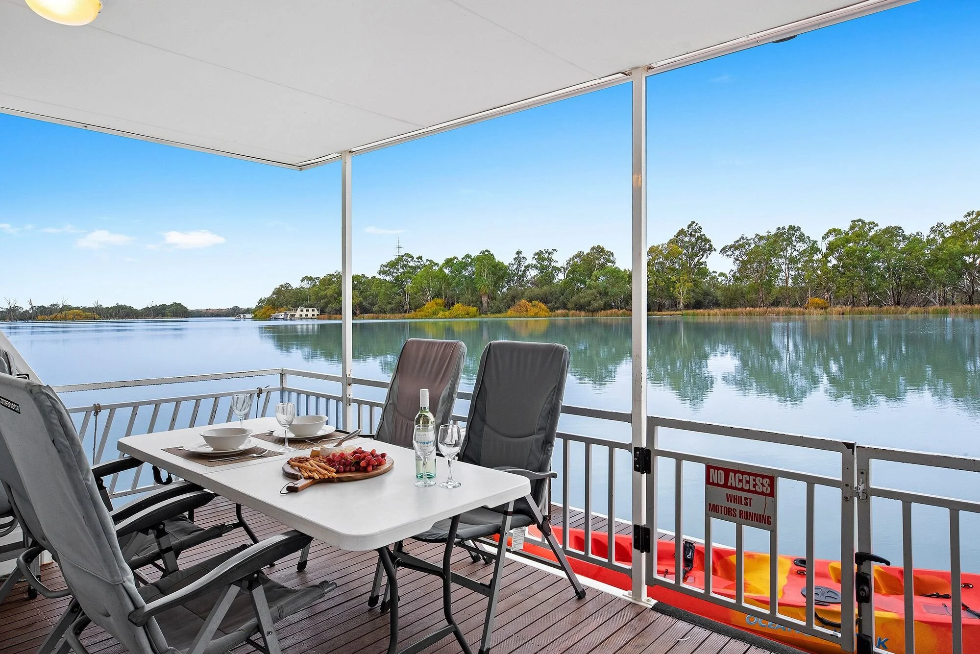 Murray River Houseboat 2.jpg