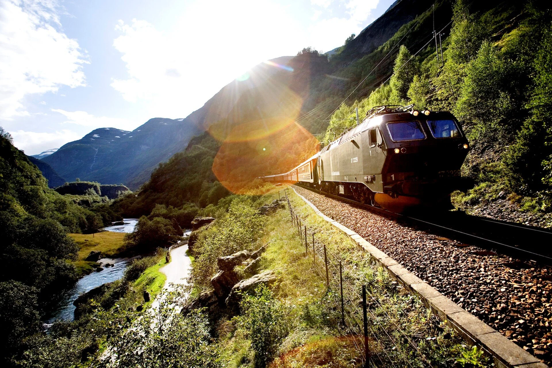 norway-in-a-nutshell-train.jpg