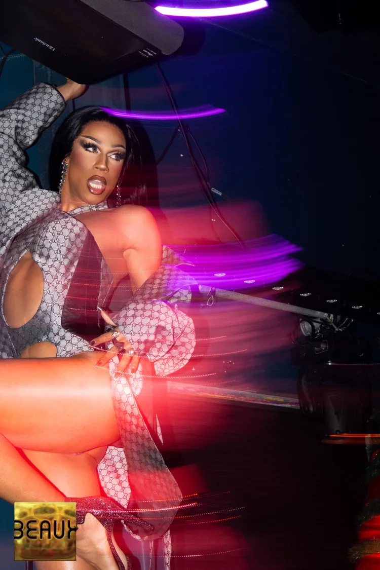 BIG+TOP+_+NAOMI+SMALLS+-102.webp