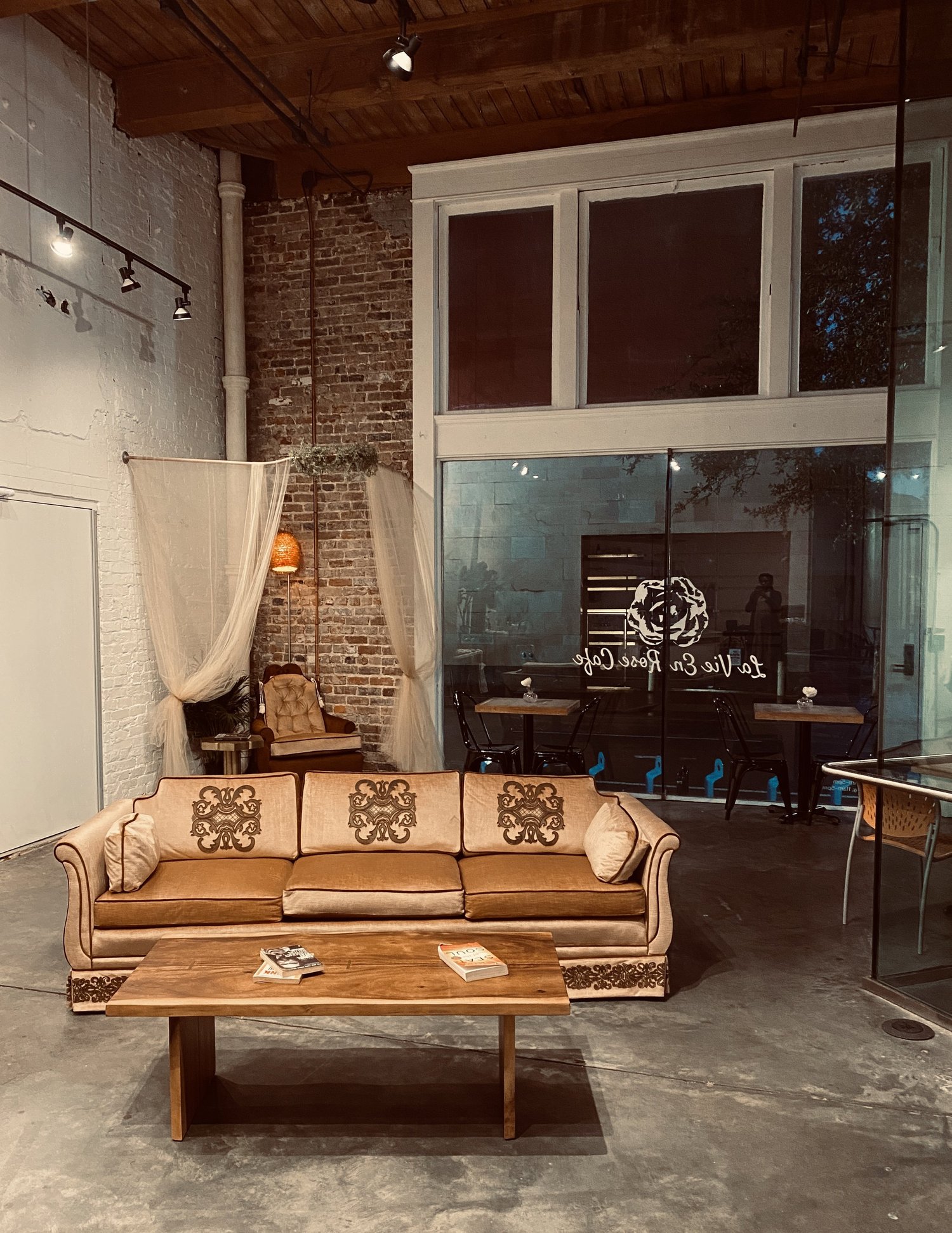 Location — La Vie En Rose Cafe