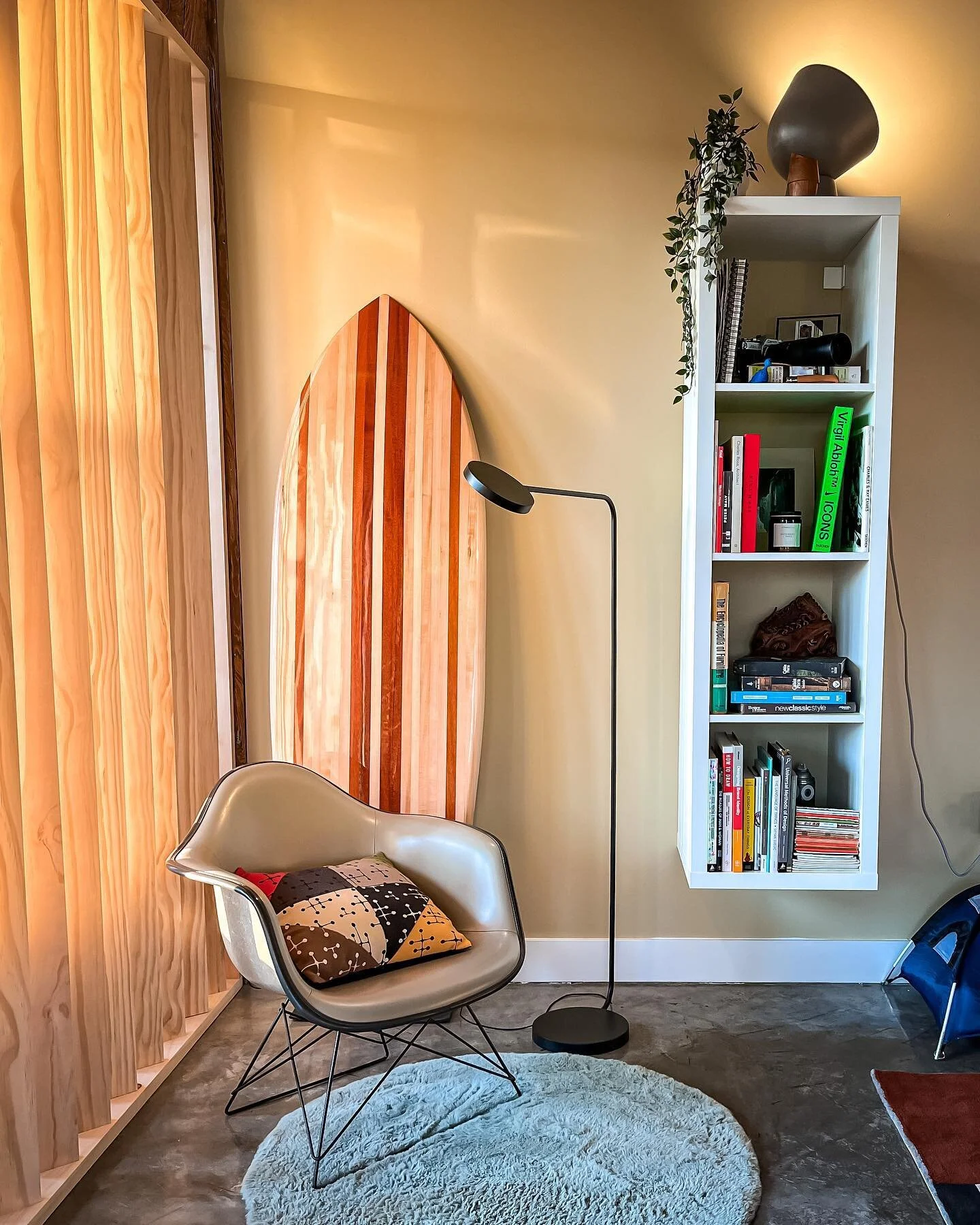 ft. the surfboard
.
.
#woodworking #woodcarving #memories #surfboard #surfing #making #furniture #woodensurfboard #surfboardmaking #mcm #eames #hermanmiller #hay #design #industrialdesign #sewing #craft #architecture