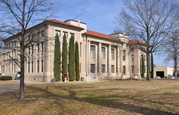 4 Bolivar County Courthouse.jpg