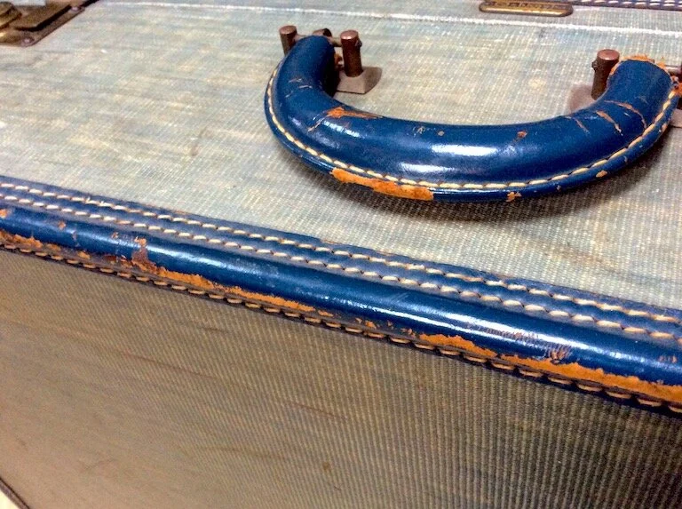 suitcase handle.JPG